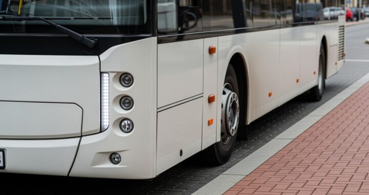 nowe-zasady-w-komunikacji-miejskiej--wsiadanie-tyl-auto-2042