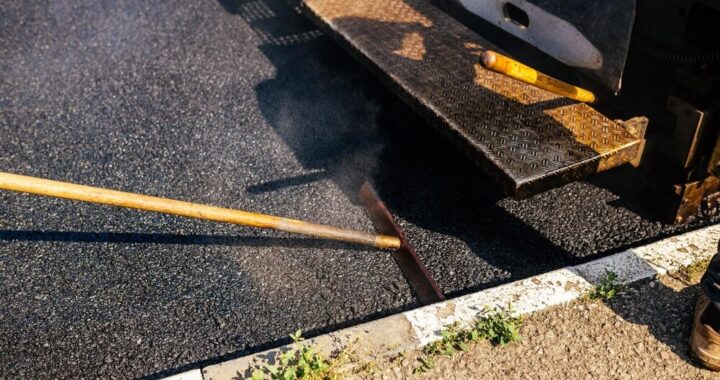 pierwszy-asfalt-na-budowie-s8--nowa-ekspres--wka-z-auto-3760